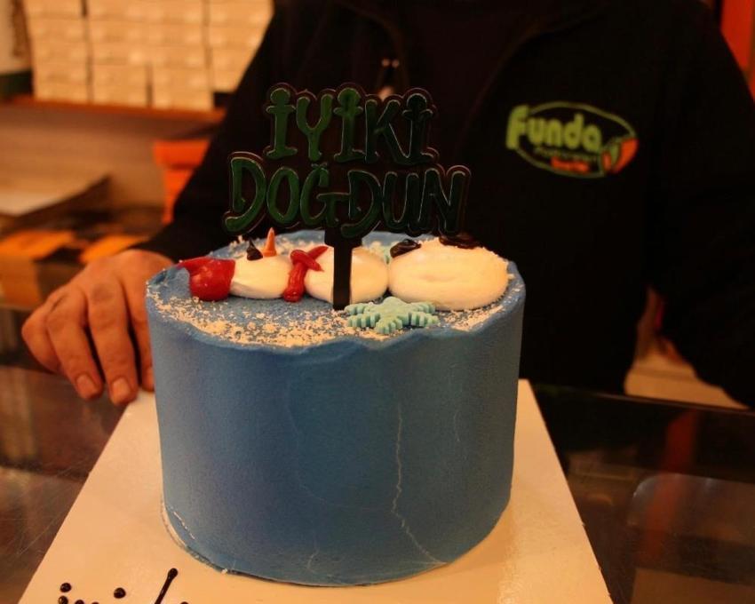 Van'da bugün herkesin doğum günü! Pastaneler siparişlere yetişemiyor: Nedeni ise duyan herkesi şaşırtıyor