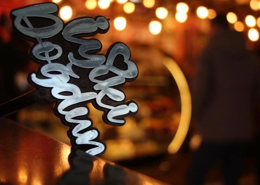 Van'da bugün herkesin doğum günü! Pastaneler siparişlere yetişemiyor: Nedeni ise duyan herkesi şaşırtıyor