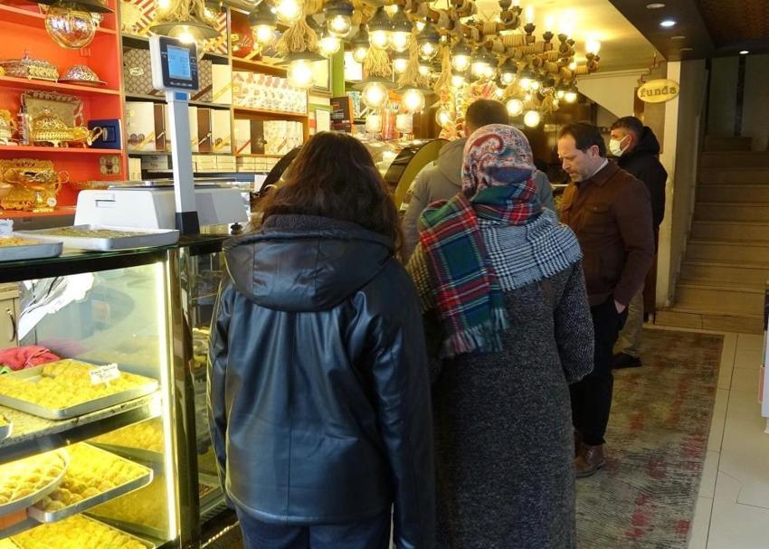 Van'da bugün herkesin doğum günü! Pastaneler siparişlere yetişemiyor: Nedeni ise duyan herkesi şaşırtıyor