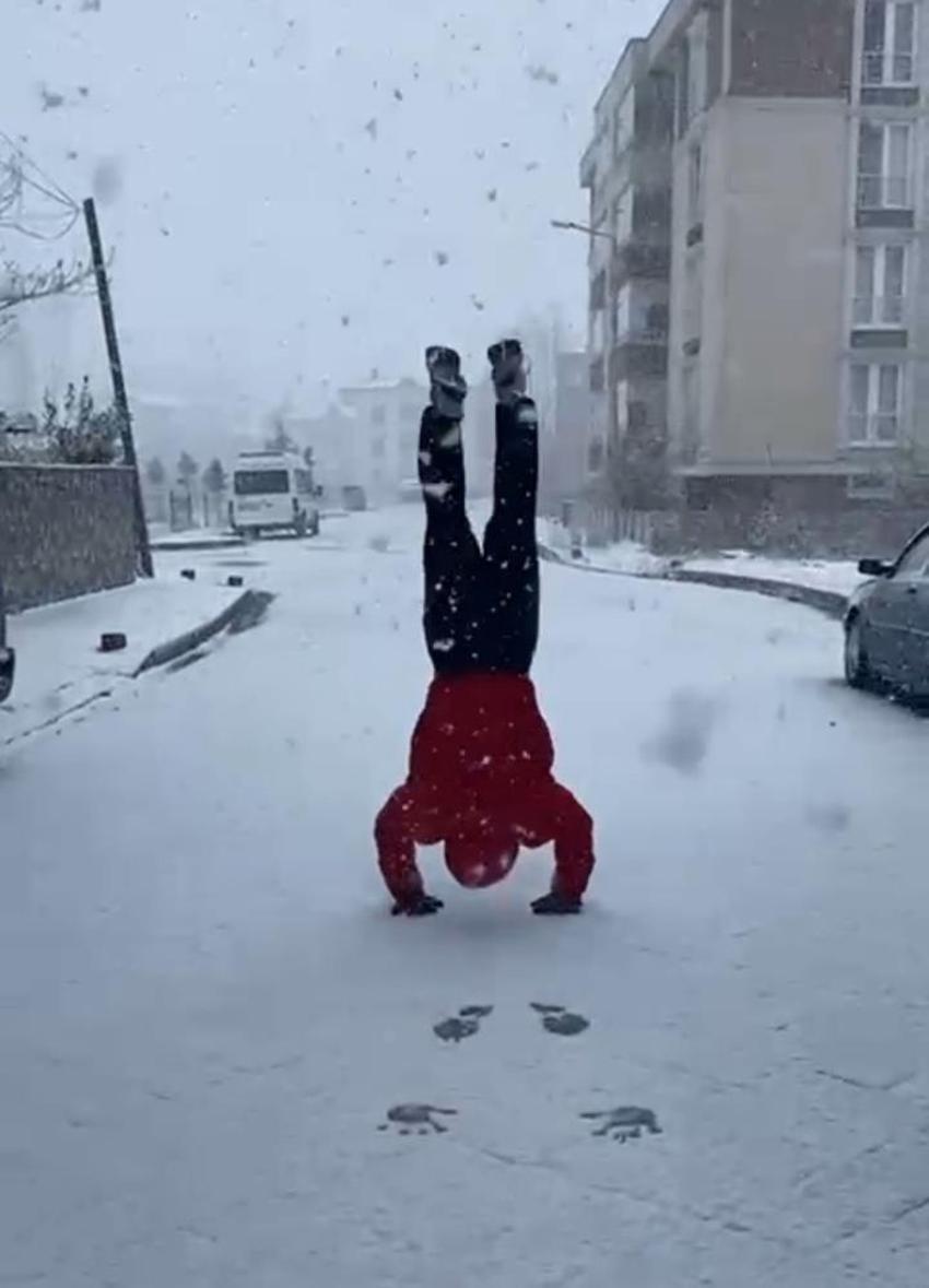 Samsun'da kar altında hem ısındı hem rekor kırdı!