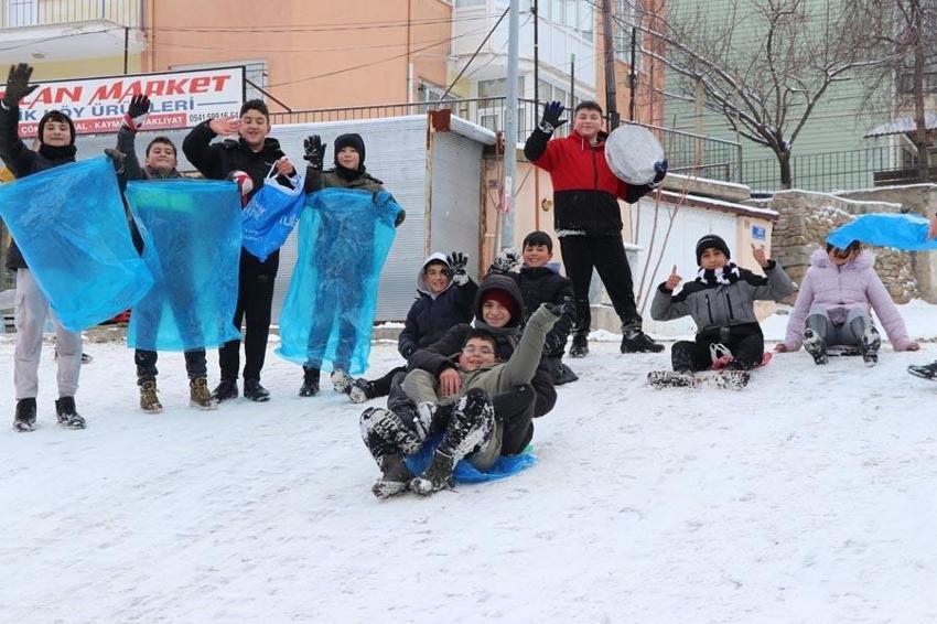 Okullara kar tatili: İllerden açıklamalar peş peşe geldi, 2 Ocak Cuma günü tatil oldu
