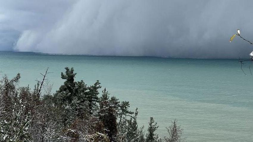 Kastamonu İnebolu’da 'deniz etkili kar yağışı' ilginç görüntü oluşturdu