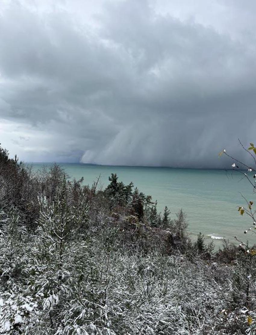 Kastamonu İnebolu’da 'deniz etkili kar yağışı' ilginç görüntü oluşturdu