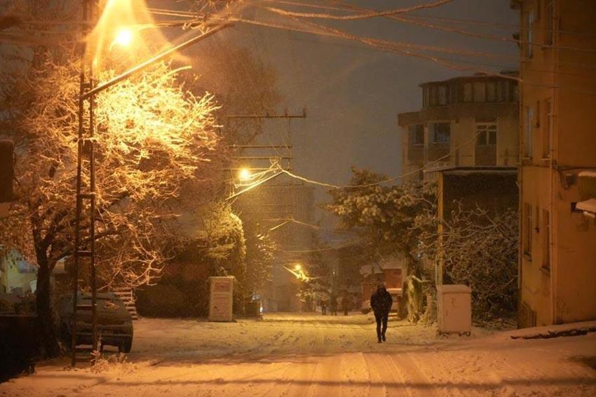 Samsun'da yoğun kar yağışı nedeniyle motosiklet ve kuryelerin trafiğe çıkışı kısıtlandı