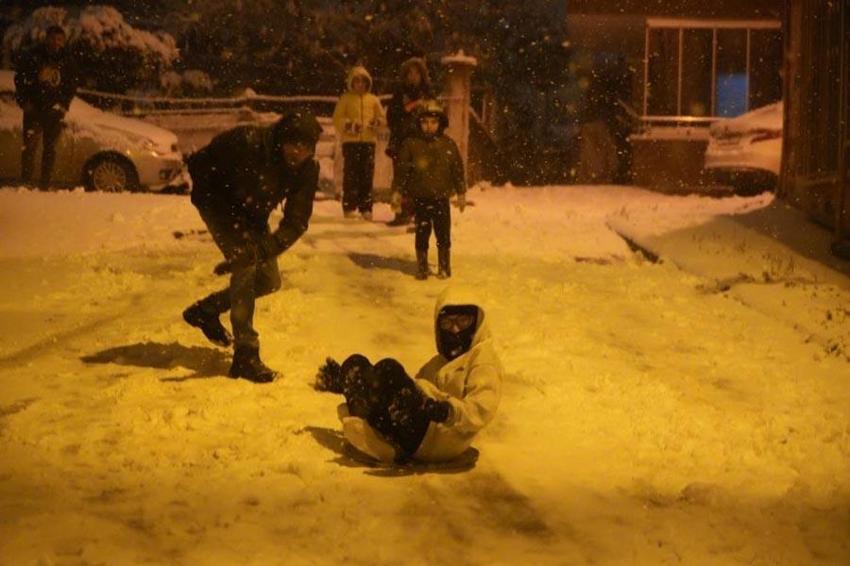 Samsun'da yoğun kar yağışı nedeniyle motosiklet ve kuryelerin trafiğe çıkışı kısıtlandı