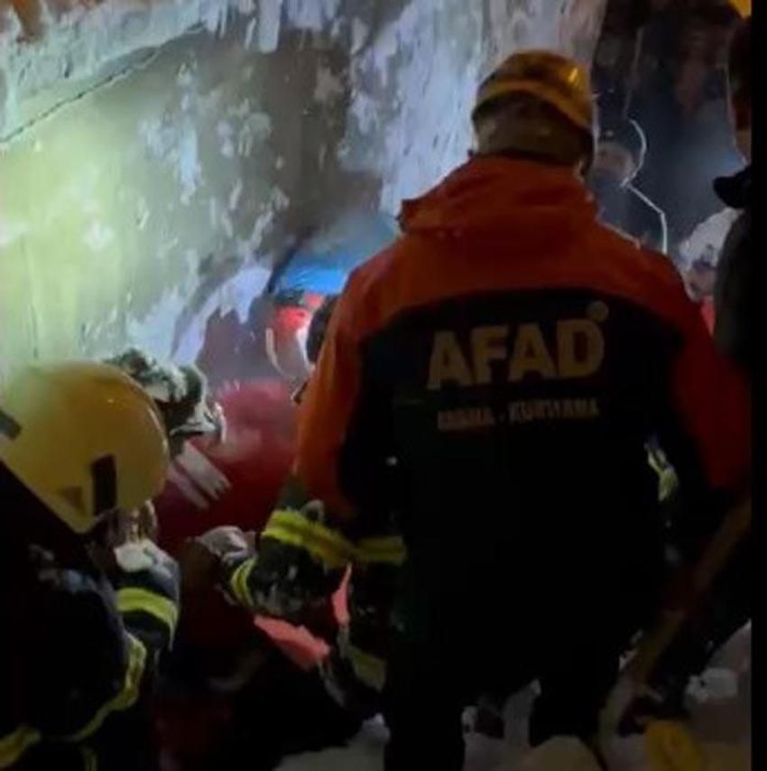 Bitlis’te seyir halindeki aracın üzerine çığ düştü; sürücü sağ kurtarıldı