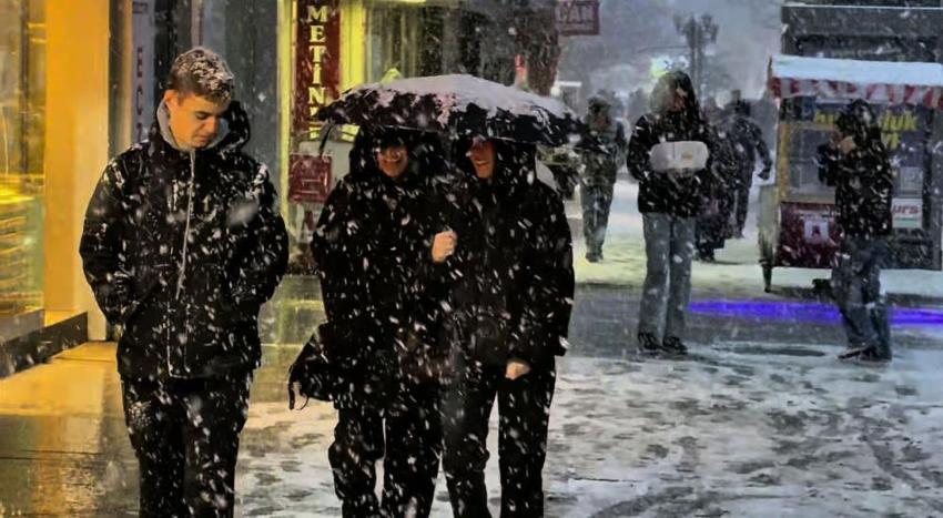 Okullara kar tatili: İllerden açıklamalar peş peşe geldi, 2 Ocak Cuma günü tatil oldu