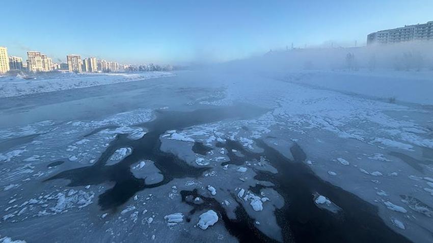 Sivas eksi 19'u gördü! Kızılırmak Nehri buz tuttu