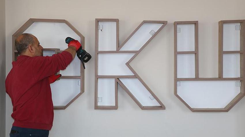 Adana'da okul müdürü hobi olarak başladı, okulun resmen çehresini değiştirdi! Mesai bitince önlüğü giyip atölyeye iniyor