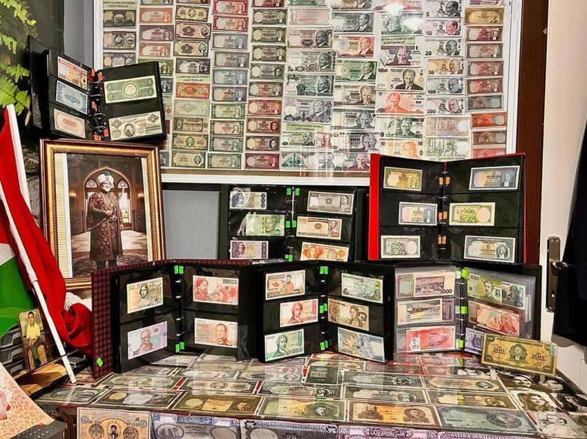 40 yıllık birikimini Gazze için gözünü kırpmadan bağışladı! Ankaralı Memduh amca bin parçalık eserini satışa çıkardı