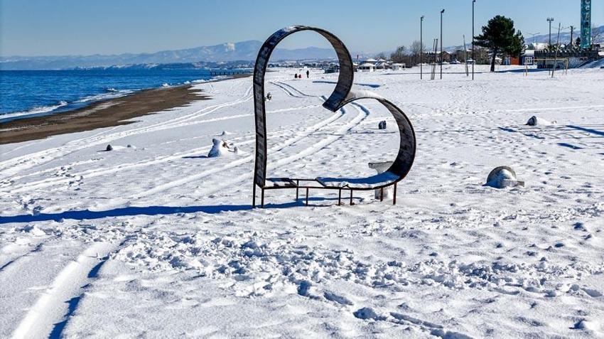 Sakarya’nın karla kaplanan Karadeniz sahili ve Büyükmelen Çayı havzası havadan görüntülendi