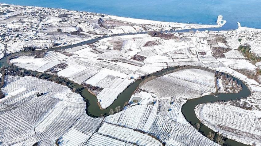 Sakarya’nın karla kaplanan Karadeniz sahili ve Büyükmelen Çayı havzası havadan görüntülendi