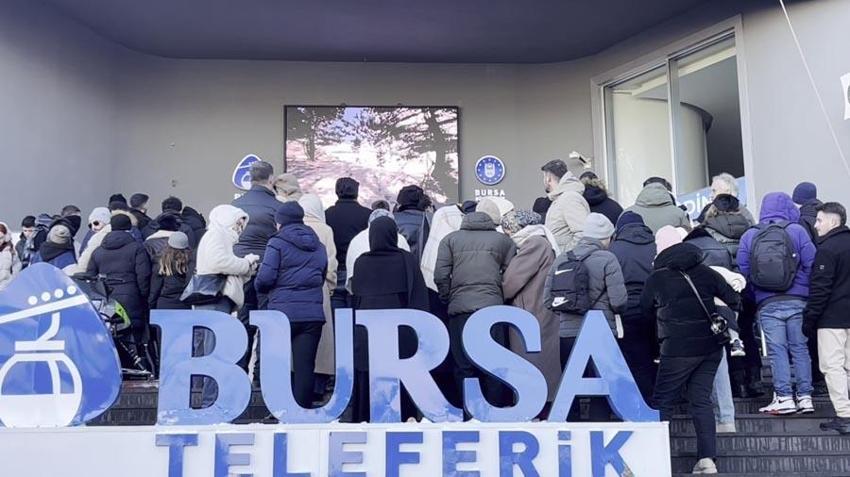 Bursalıların zirve yarışı! Teleferik kuyrukları metrelerce uzadı