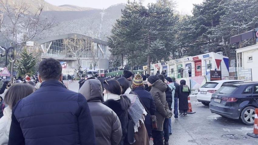 Bursalıların zirve yarışı! Teleferik kuyrukları metrelerce uzadı