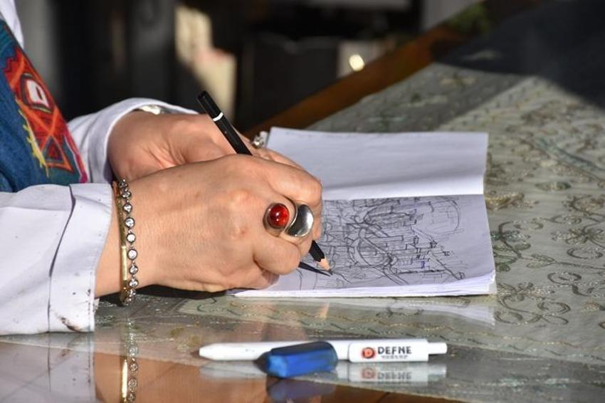 Trabzon'da evinin odasında üretiyor! Tek malzeme yetiyor, Çin, Hindistan almak için sıraya girdi