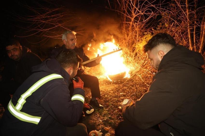 Adana'da gece yarısı herkes tarlaya koştu! Sıfırın altında toplandılar