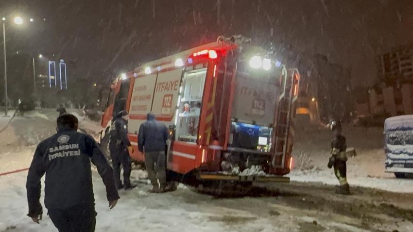 Arabası yandı ama telaşı başkaydı! Samsun'da yanan araçta yana yakıla aradı