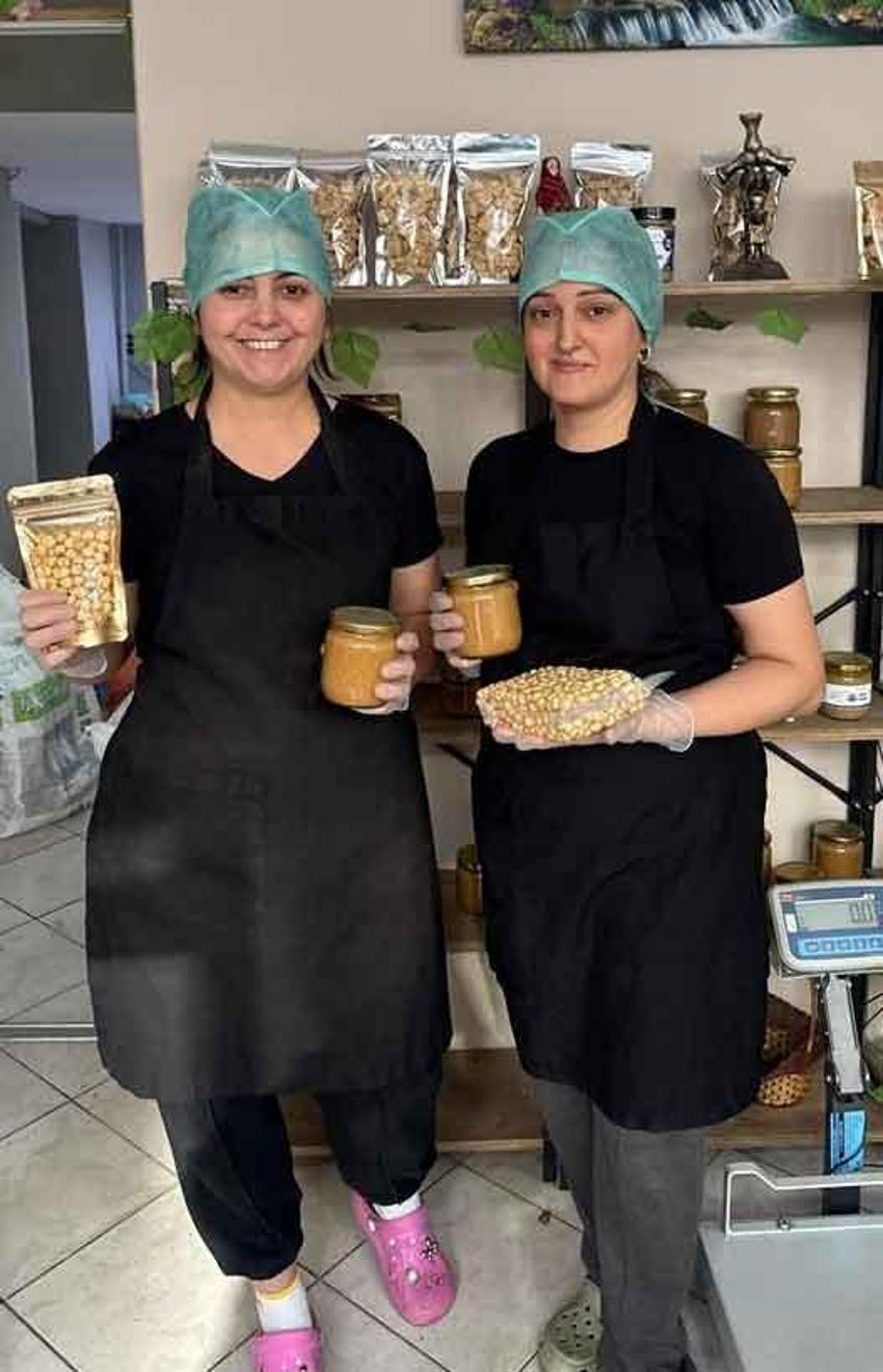 Giresunlu kadın girişimci arkadaşının tavsiyesiyle başladı, kendi işinin patronu oldu! Fabrikasında kırıyor, kavuruyor ve tüm Türkiye'ye gönderiyor