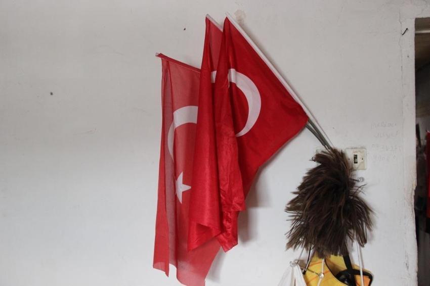 79 yaşında vatan sevgisini böyle ispatladı! Yıllardır aynı evi süslüyor
