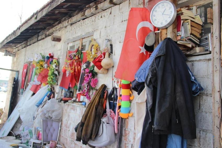 79 yaşında vatan sevgisini böyle ispatladı! Yıllardır aynı evi süslüyor