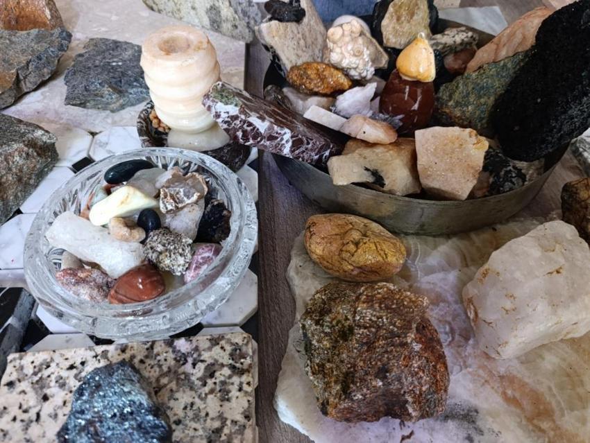 Bulduğunda sevinçten uyuyamıyor! Manisalı madencinin evindeki 50 çeşitli 'hazine' görenleri büyülüyor