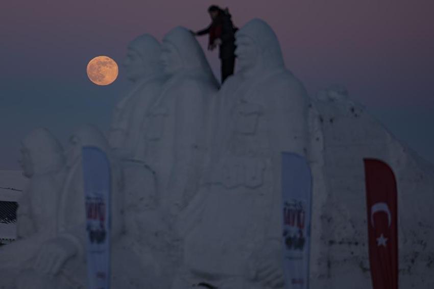 Kars'taki görsel şölen görenlerin nefeslerini kesti!