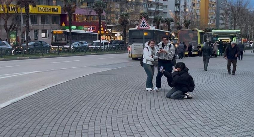 Bursa'da lodos kabusu! Vatandaşlar fırtınada uçmamak için yerlere böyle yattılar