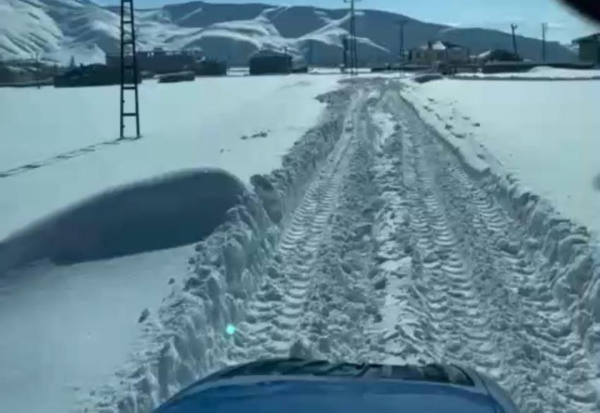 Hakkari'de film sahnelerini aratmayan görüntüler: Hastayı kurtarmak için traktörle seferber oldular