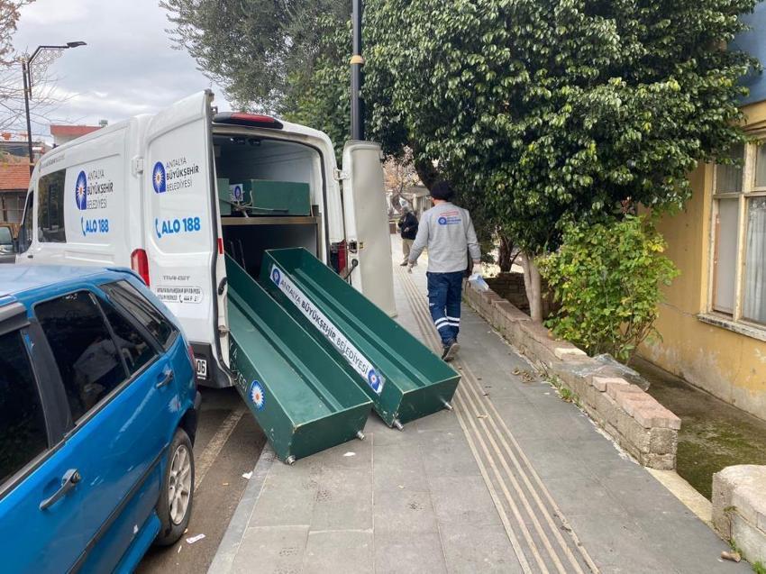 Antalya'da açık kapı cinayeti! Eşinin ve kızının boğazını kesti, kaçarken fikrini değiştirdi