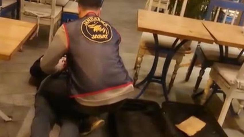 Eyüpsultan'da jandarmadan dev operasyon! 7,5 milyon TL'lik silah yakalandı o anlar kamerada