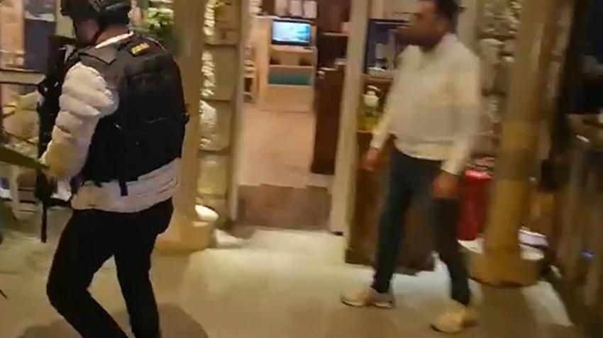 Eyüpsultan'da jandarmadan dev operasyon! 7,5 milyon TL'lik silah yakalandı o anlar kamerada