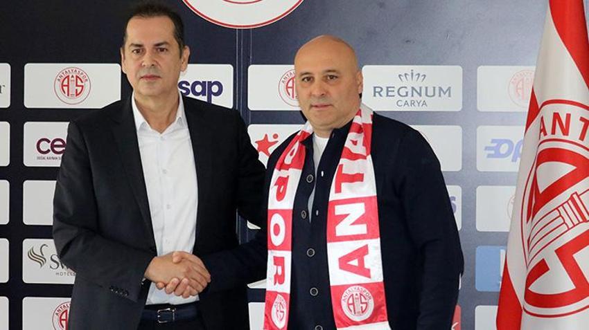 Antalyaspor'da Sami Uğurlu için imza töreni düzenlendi! '1 puan için sahaya çıkmayacağım'