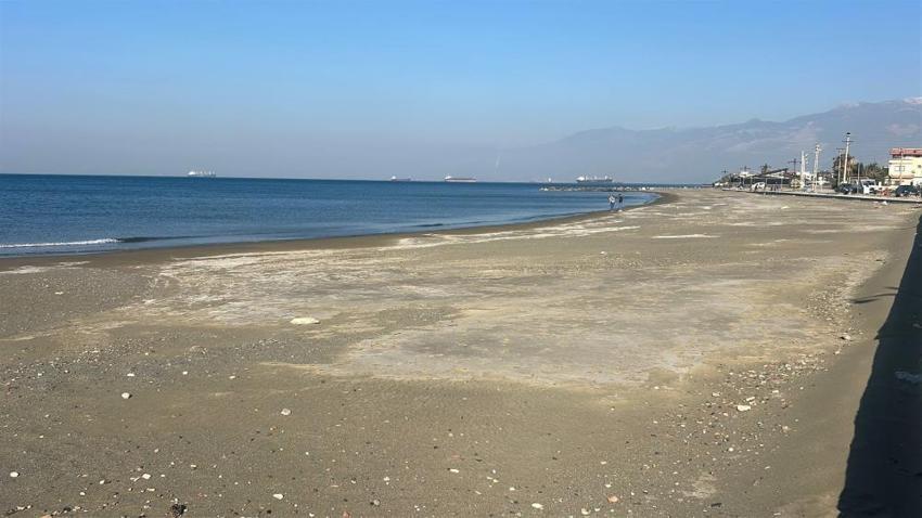 Hatay'da sabah sahile çıkanlar gözlerine inanamadı! Tedirginlik yaratan çekilme