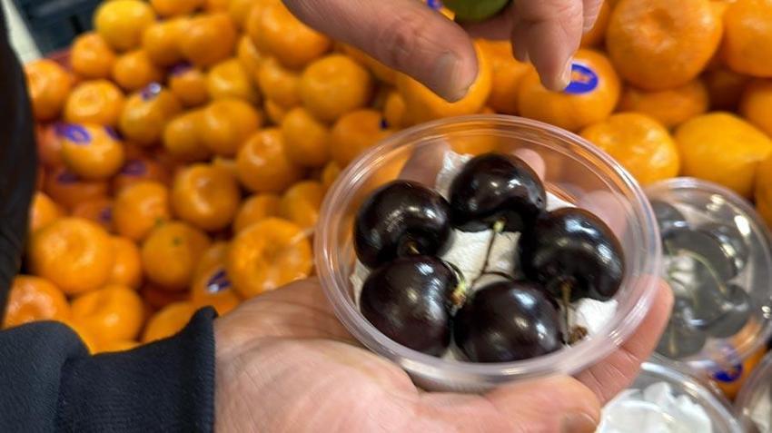 Aşerenler için bu meyveler Singapur'dan geliyor: 5 tanesi bin liraya satılan kiraz ve erik