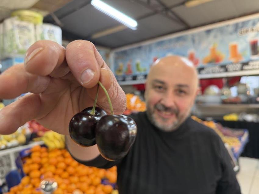 Aşerenler için bu meyveler Singapur'dan geliyor: 5 tanesi bin liraya satılan kiraz ve erik