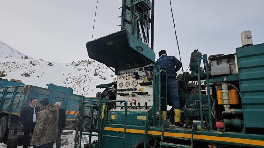Bitlis'te varlık içinde yokluk: Bütün şehre kar yağdı bu mahallede içmeye su yok!