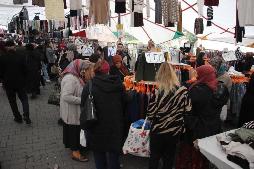 Aydın'da ucuzluk pazarı: İğne atsan yere düşmüyor, yerini duyan koşuyor