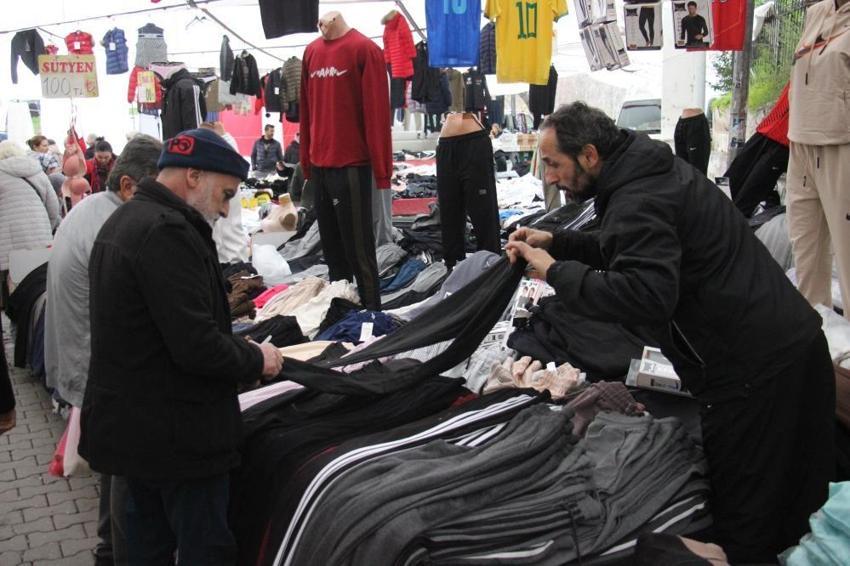 Aydın'da ucuzluk pazarı: İğne atsan yere düşmüyor, yerini duyan koşuyor