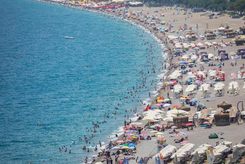 Antalya 2025 yılında bir kez daha rekor kırdı; Kente gelen ziyaretçi sayısı 17,5 milyonu aştı
