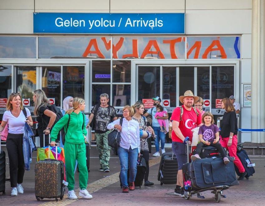 Antalya 2025 yılında bir kez daha rekor kırdı; Kente gelen ziyaretçi sayısı 17,5 milyonu aştı