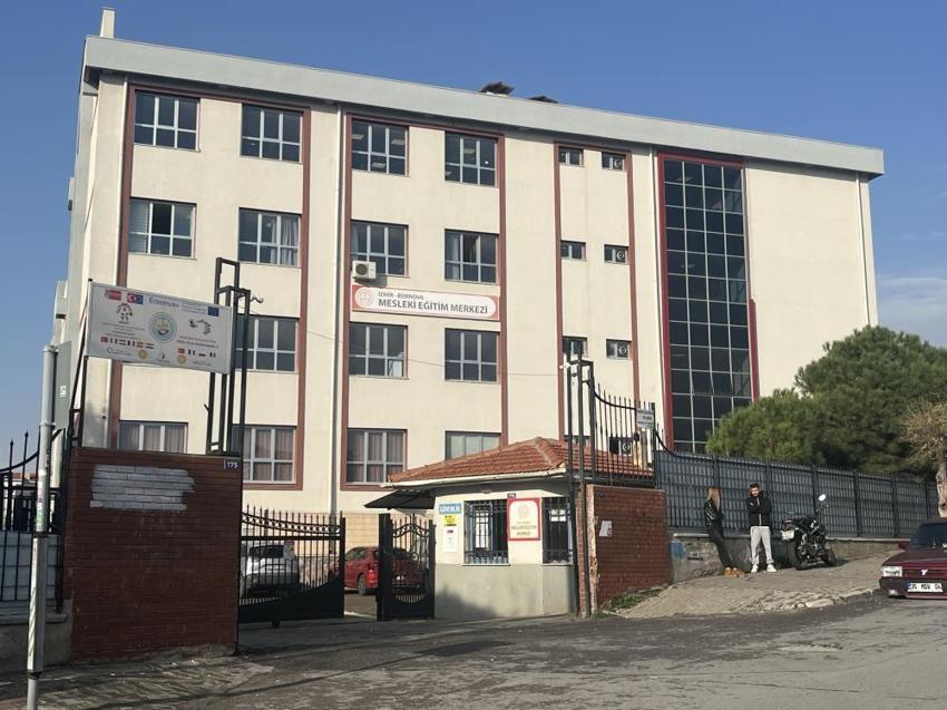 Öğretmen kendi evini öğrencilere temizletti! Ne yemek verdi ne yol parası: İzmir'de skandal