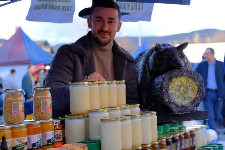 Böyle bal görülmedi! Bilmeyenler uzak duruyor, bilenler kaşık kaşık tüketiyor