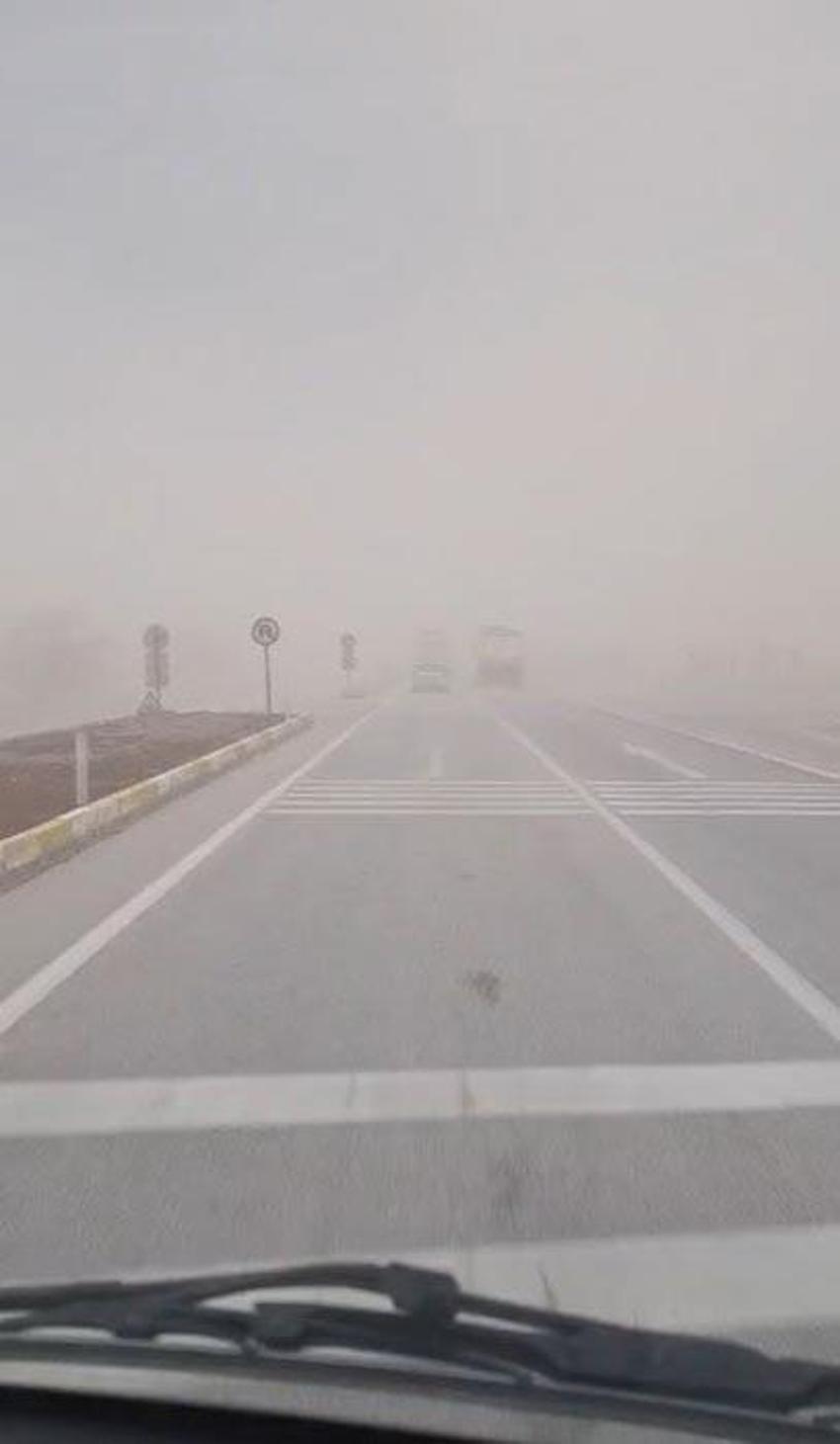 Konya'da kum fırtınası Altınekin ve Cihanbeyli ilçelerinde hayatı olumsuz ekliyor