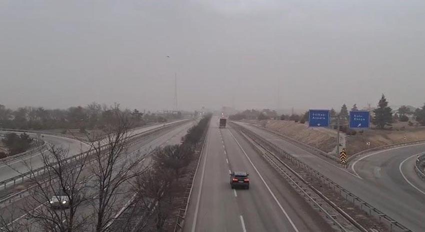 Konya'da kum fırtınası Altınekin ve Cihanbeyli ilçelerinde hayatı olumsuz ekliyor