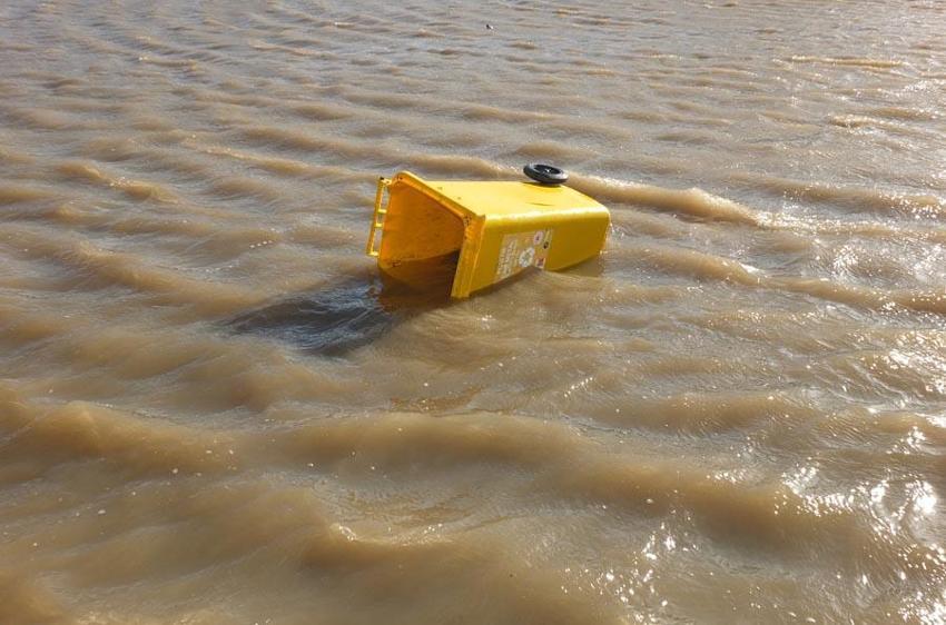 Venedik değil Balıkesir: Deniz kabardı evler sular içinde kaldı