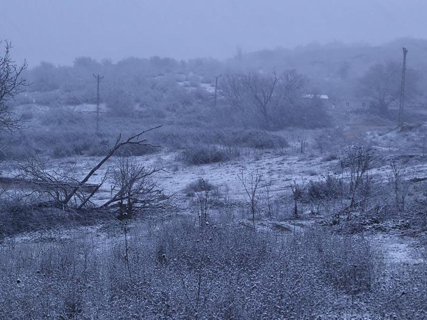 Kar yağışları Balkanlar üzerinden yurda giriş yaptı: Edirne'nin Hamzabeyli köyü beyaza büründü