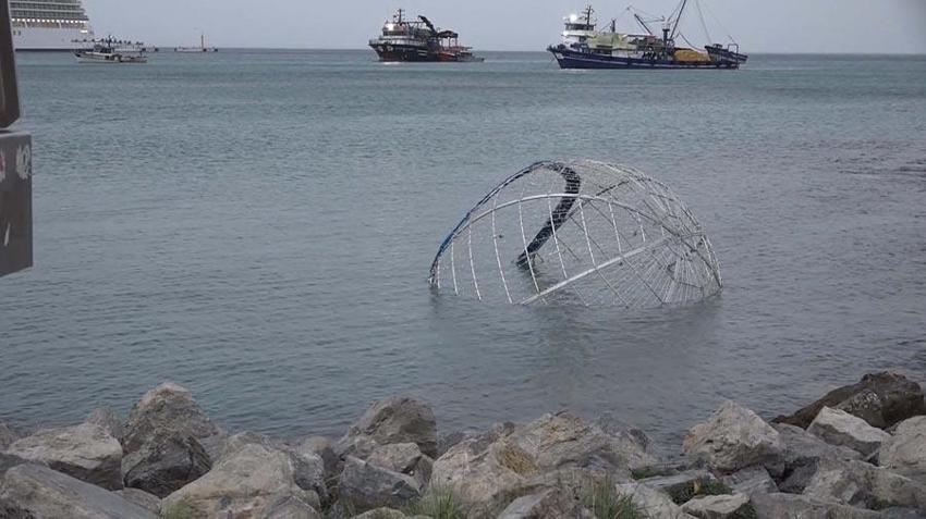 Aydın Kuşadası'nda sağanak ve kuvvetli fırtına etkili oldu, deniz kahverengiye döndü
