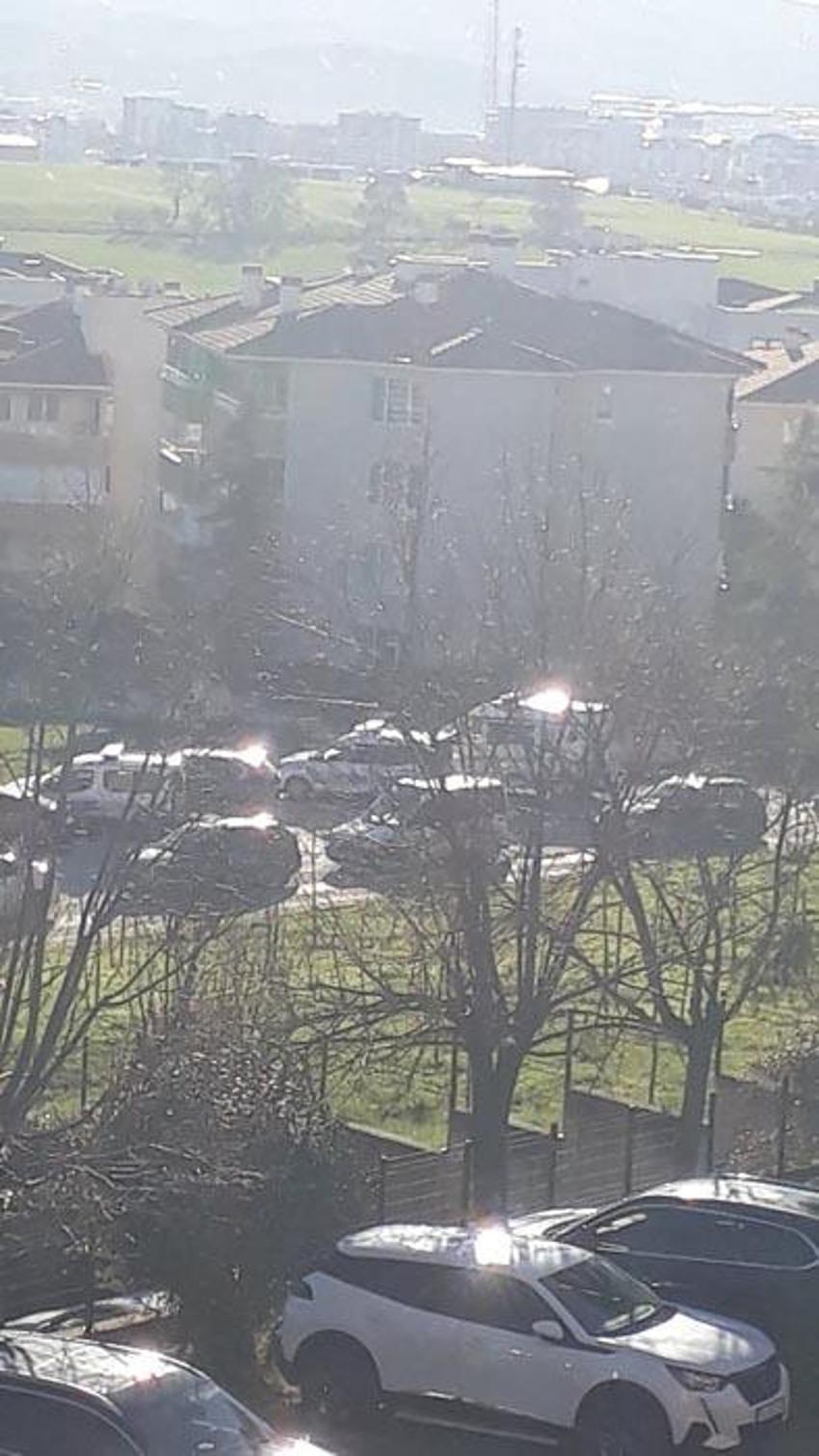 Bursa'nın Nilüfer ilçesinde korku dolu anlar: Araçlar, binalar hasar aldı, bölgeye bomba imha ekibi sevk edildi