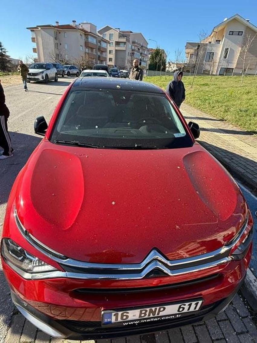 Bursa'nın Nilüfer ilçesinde korku dolu anlar: Araçlar, binalar hasar aldı, bölgeye bomba imha ekibi sevk edildi