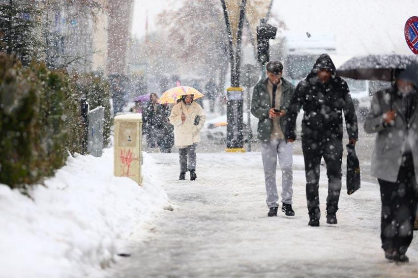 Lapa lapa kar yağışları ve sağanak yağışlar dondurucu soğuklarla beraber dönüyor! Meteoroloji 27 ili uyardı